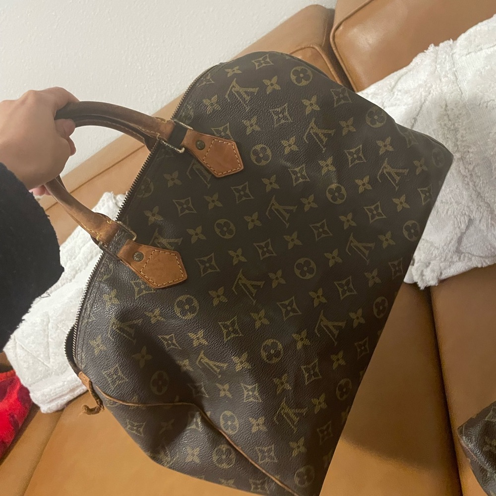 Authentic Louis Vuitton bag - Picture 4 of 9